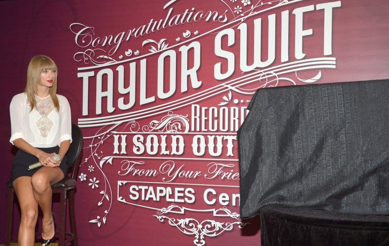 Taylor Swift at Staples Center Press Conference — photo 53