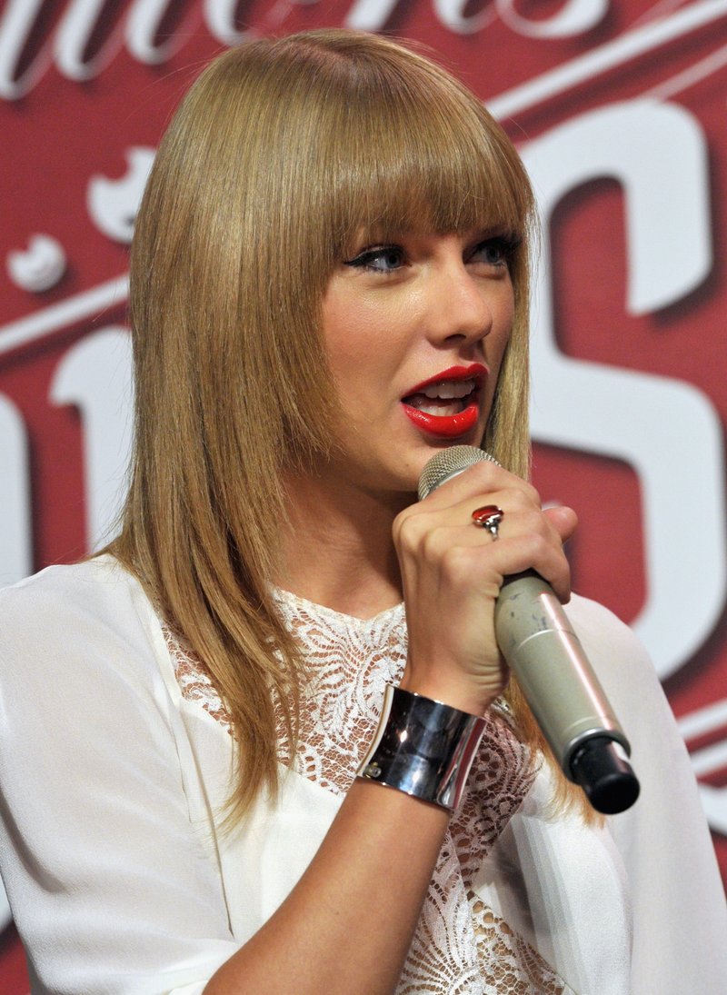 Taylor Swift at Staples Center Press Conference — photo 54