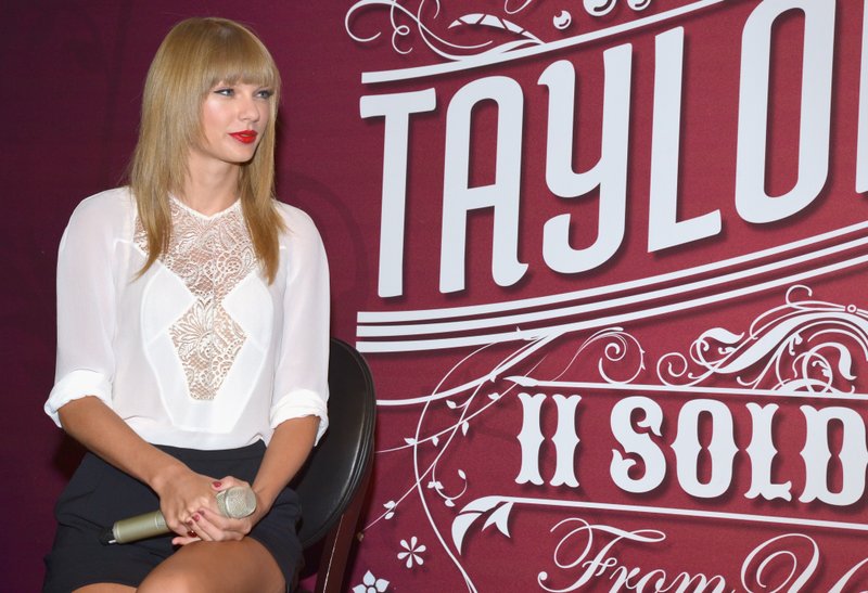 Taylor Swift at Staples Center Press Conference — photo 55