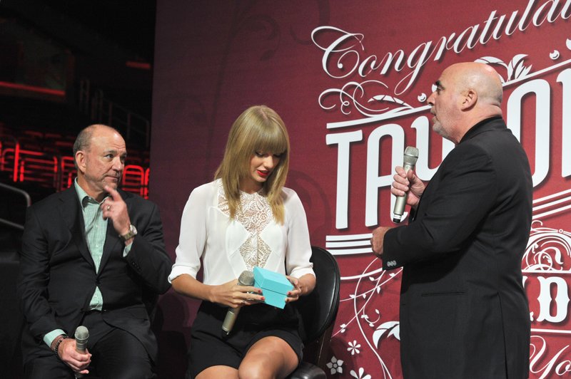 Taylor Swift at Staples Center Press Conference — photo 65