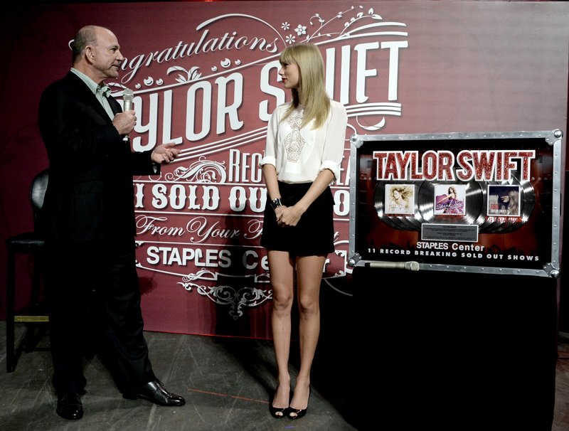 Taylor Swift at Staples Center Press Conference — photo 74