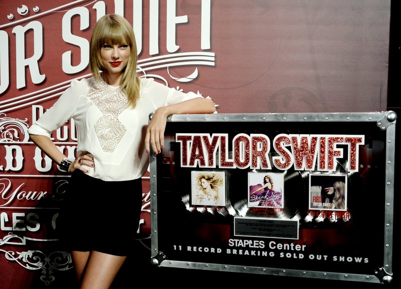 Taylor Swift at Staples Center Press Conference — photo 81