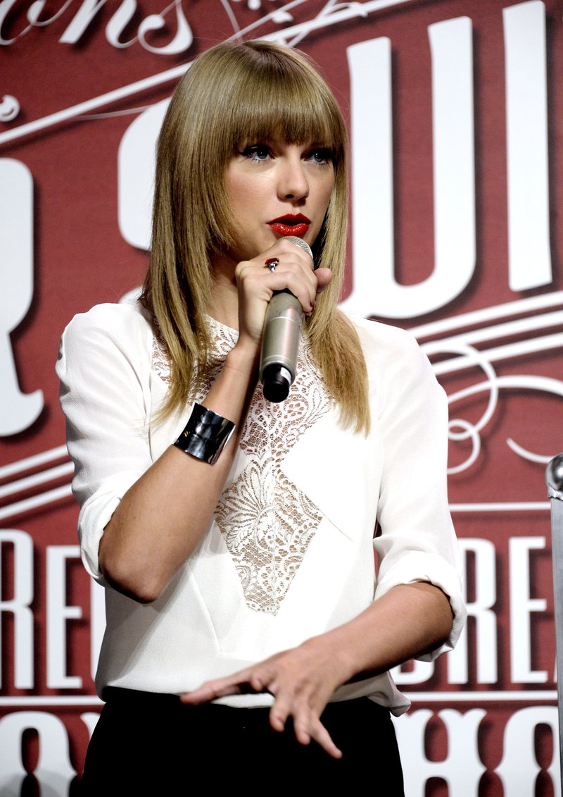 Taylor Swift at Staples Center Press Conference — photo 86