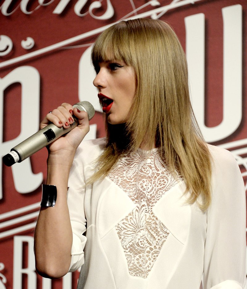 Taylor Swift at Staples Center Press Conference — photo 89
