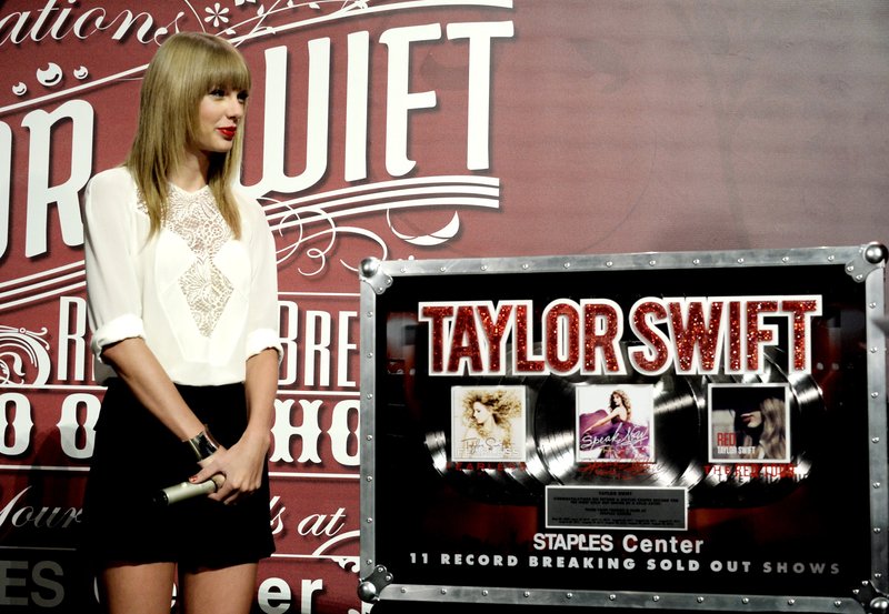 Taylor Swift at Staples Center Press Conference — photo 94