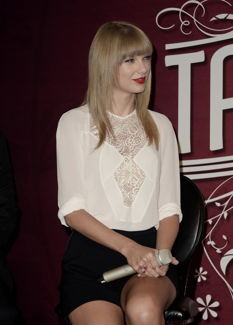 Taylor Swift at Staples Center Press Conference — photo 97