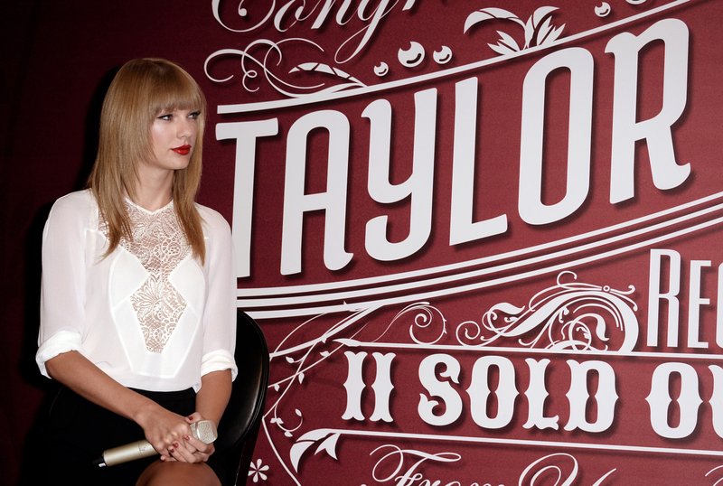 Taylor Swift at Staples Center Press Conference — photo 102