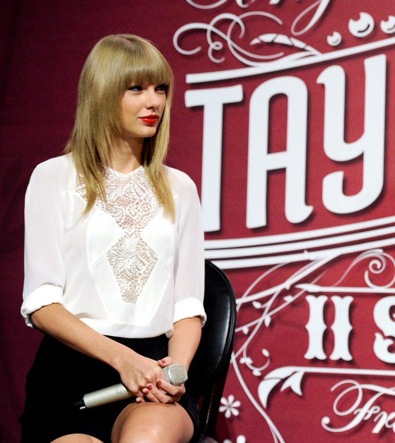 Taylor Swift at Staples Center Press Conference — photo 103