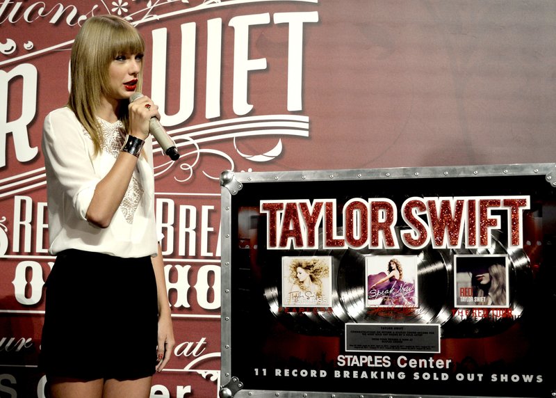 Taylor Swift at Staples Center Press Conference — photo 116