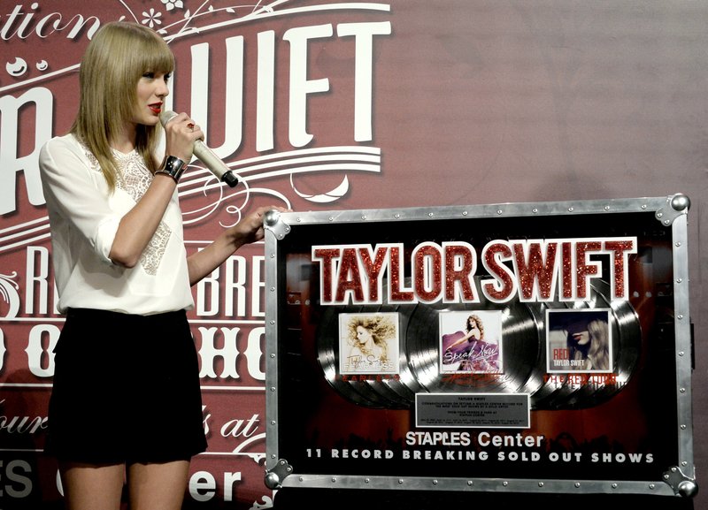 Taylor Swift at Staples Center Press Conference — photo 119