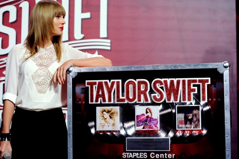 Taylor Swift at Staples Center Press Conference — photo 120