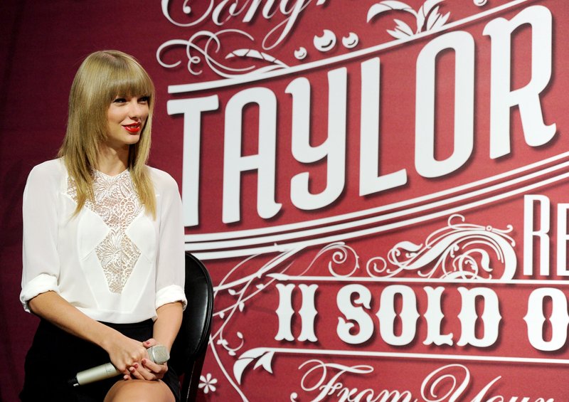 Taylor Swift at Staples Center Press Conference — photo 135
