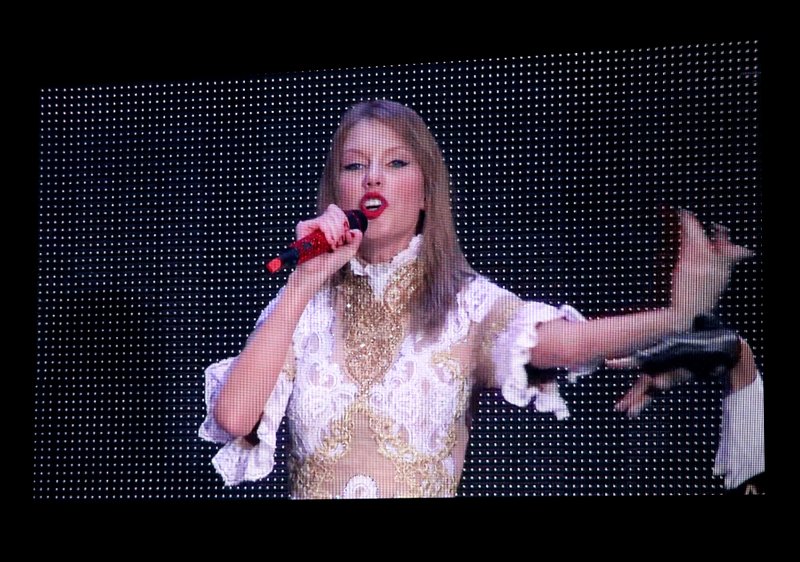 Taylor Swift at The GRAMMY Nominations Concert Live!! — photo 4