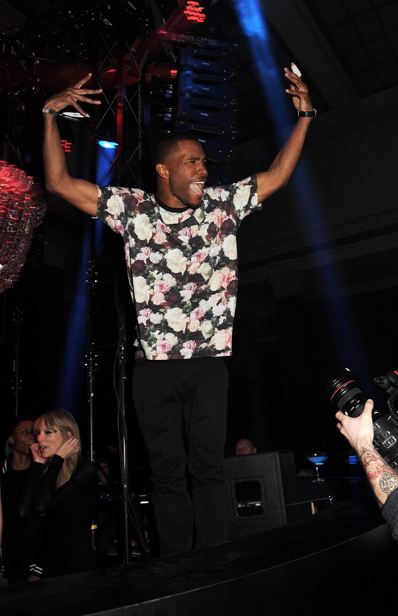 Taylor Swift at Universal Music Brits Party — photo 3