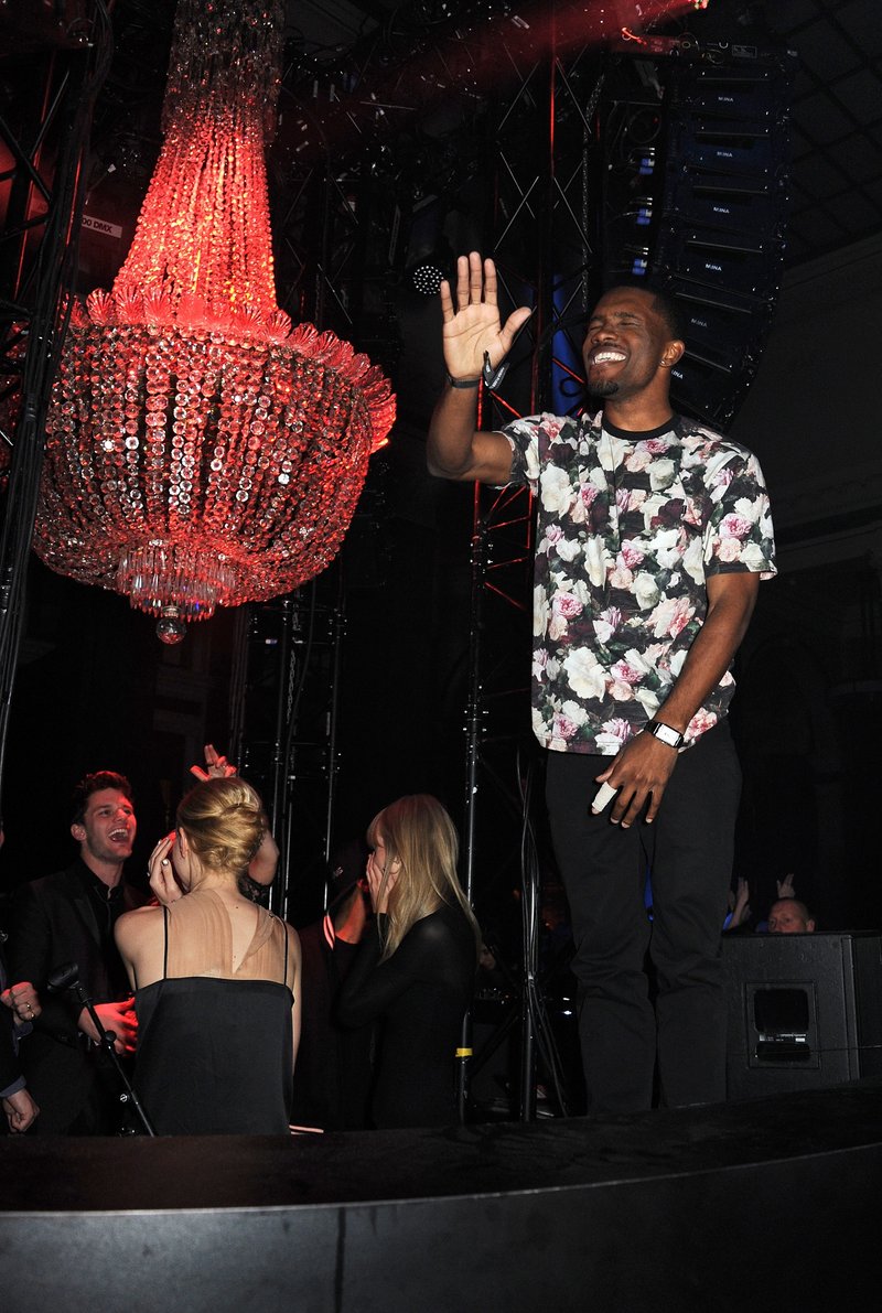 Taylor Swift at Universal Music Brits Party — photo 4