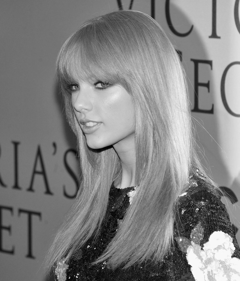 Taylor Swift at 2013 Victoria's Secret Fashion Show — photo 100