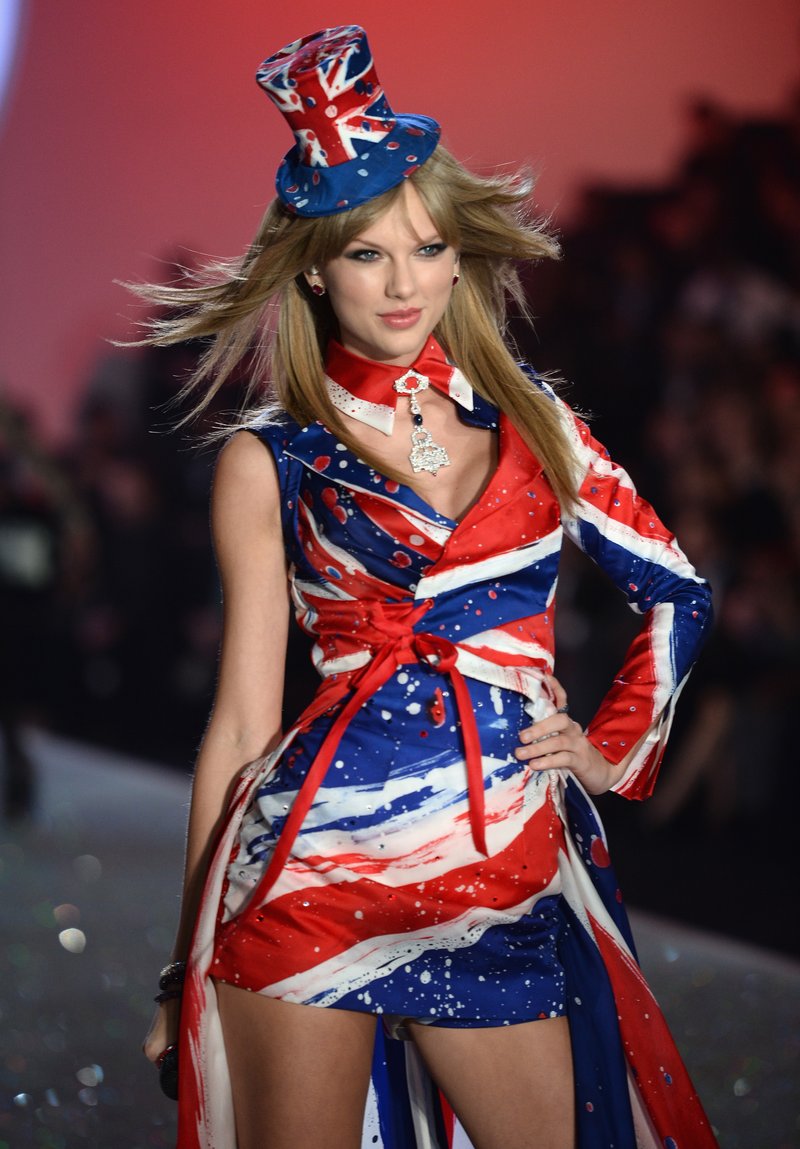 Taylor Swift at 2013 Victoria's Secret Fashion Show — photo 116