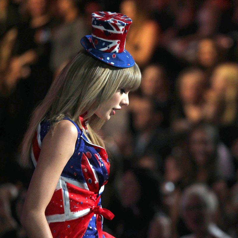 Taylor Swift at 2013 Victoria's Secret Fashion Show — photo 273