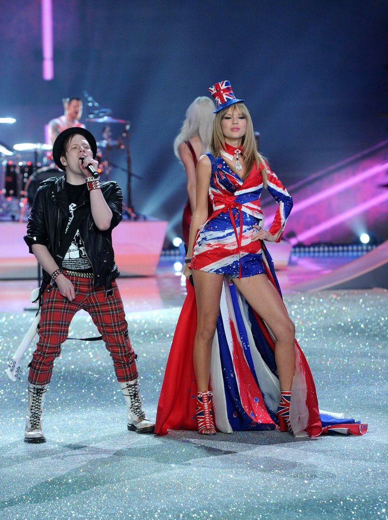 Taylor Swift at 2013 Victoria's Secret Fashion Show — photo 387