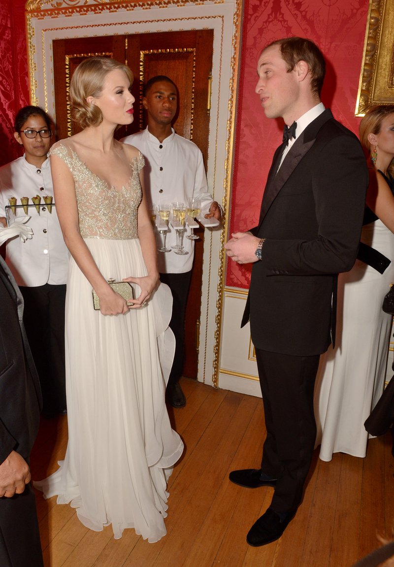Taylor Swift at Winter Whites Gala — photo 4