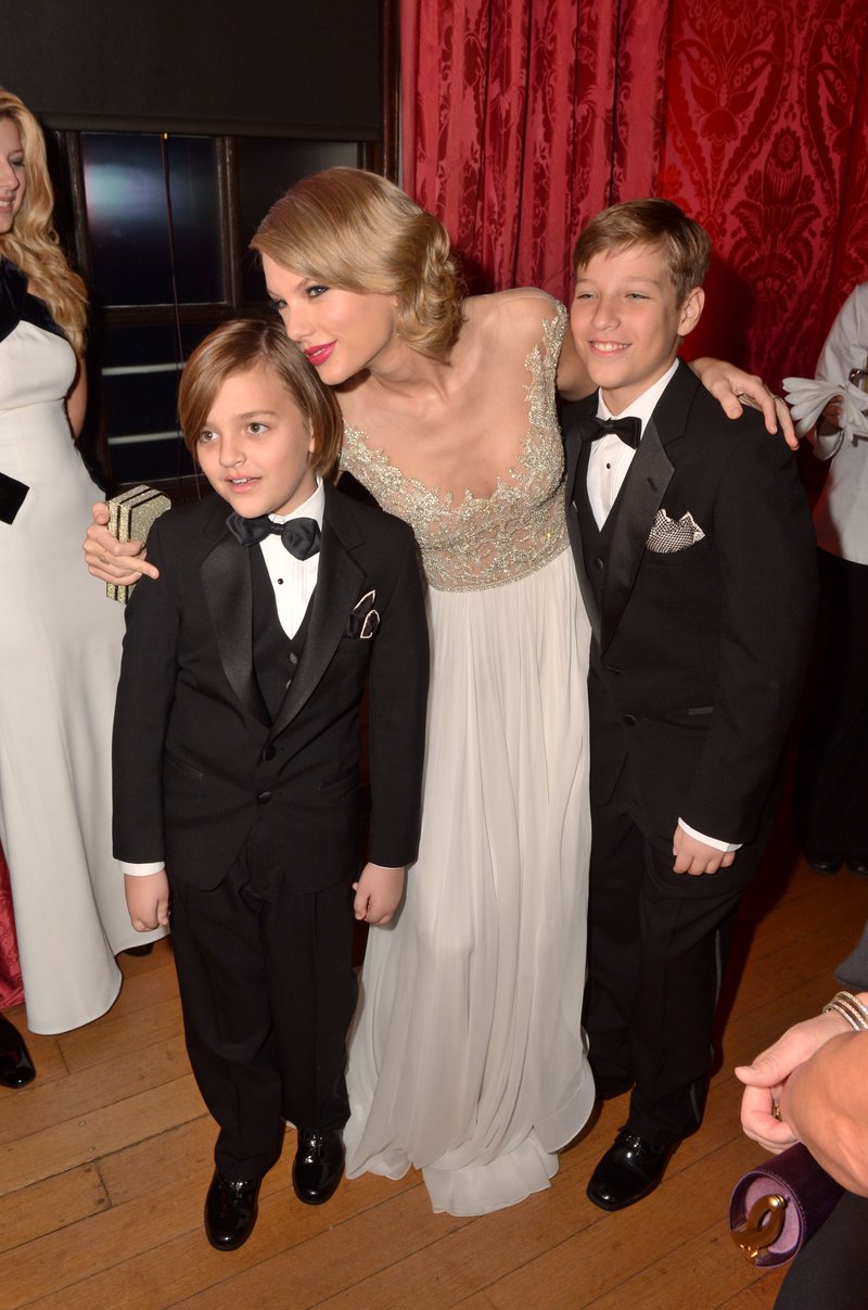 Taylor Swift at Winter Whites Gala — photo 6