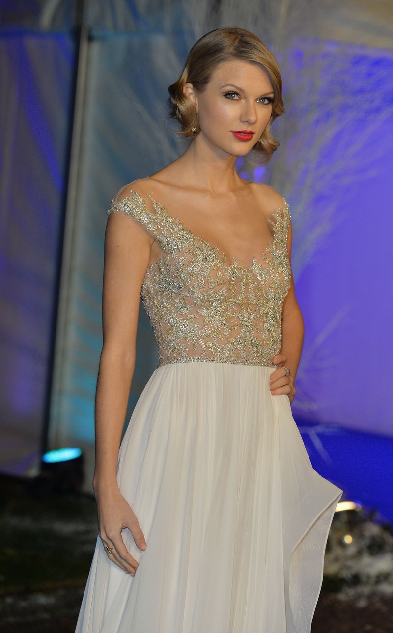 Taylor Swift at Winter Whites Gala — photo 8