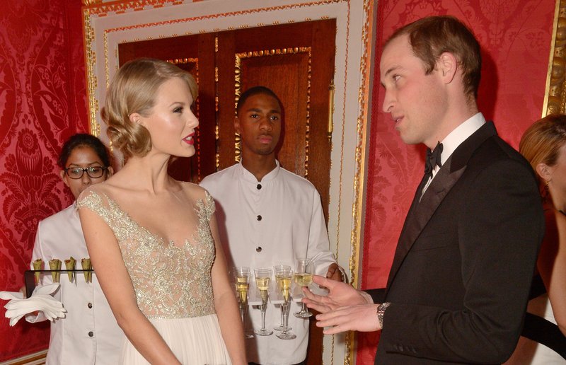 Taylor Swift at Winter Whites Gala — photo 10