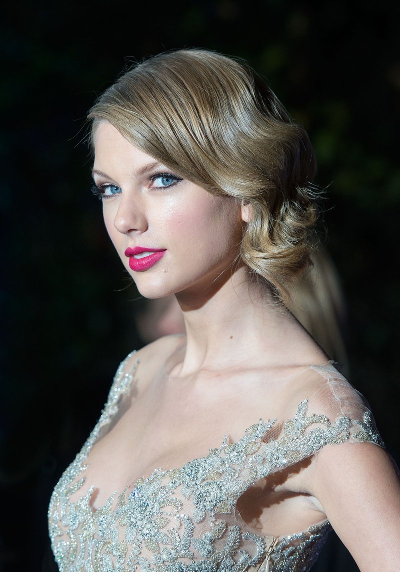 Taylor Swift at Winter Whites Gala — photo 11