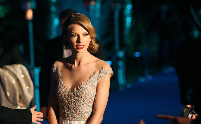 Taylor Swift at Winter Whites Gala — photo 14