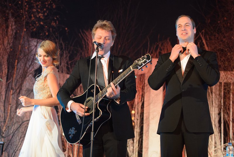 Taylor Swift at Winter Whites Gala — photo 27