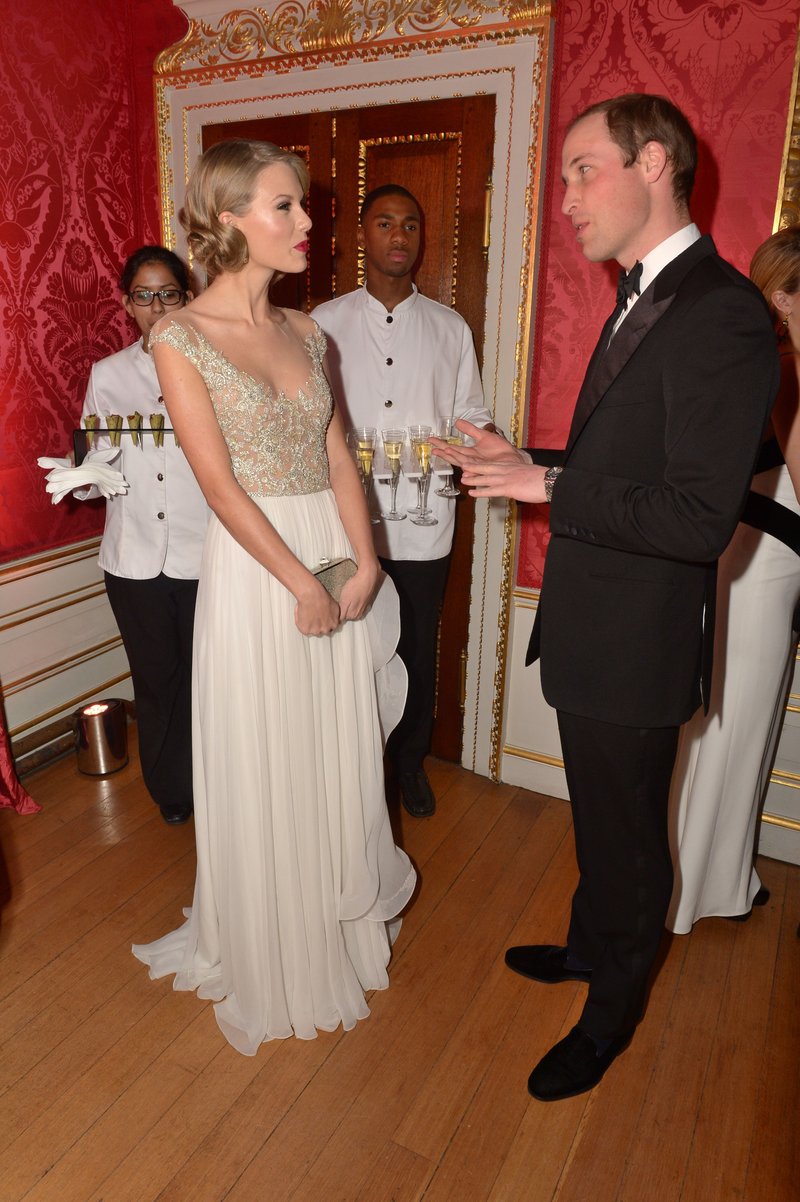 Taylor Swift at Winter Whites Gala — photo 29