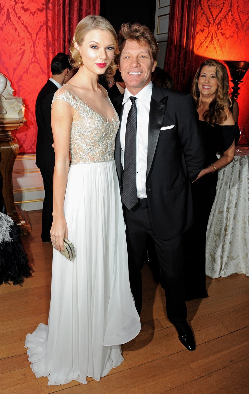 Taylor Swift at Winter Whites Gala — photo 41
