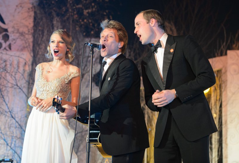 Taylor Swift at Winter Whites Gala — photo 42