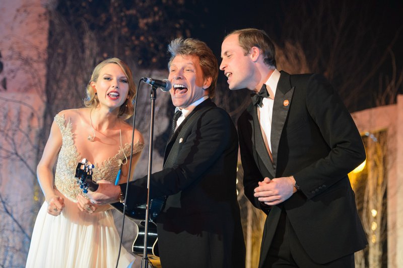 Taylor Swift at Winter Whites Gala — photo 43