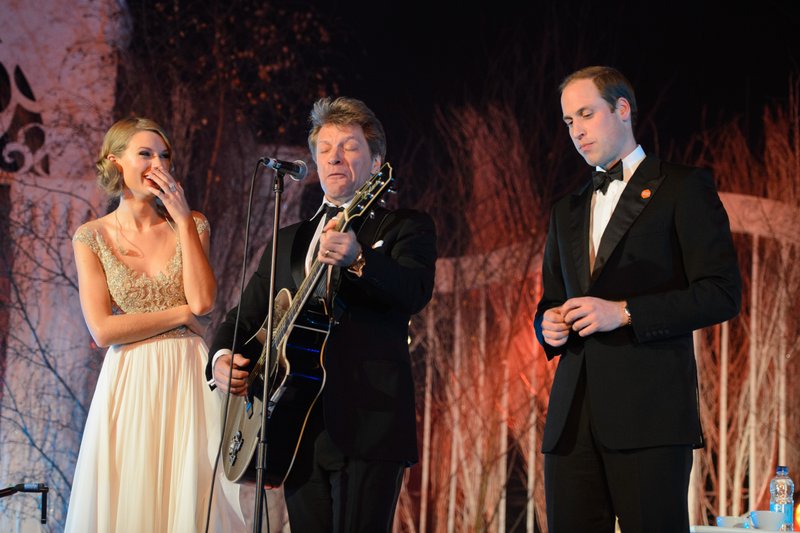 Taylor Swift at Winter Whites Gala — photo 48