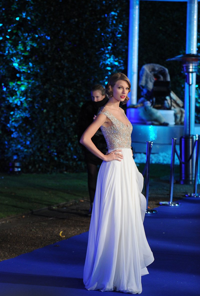 Taylor Swift at Winter Whites Gala — photo 58