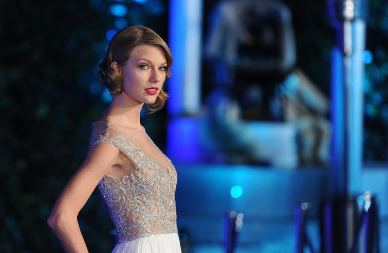 Taylor Swift at Winter Whites Gala — photo 62