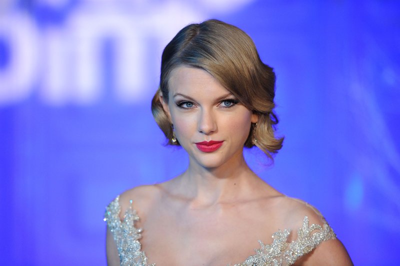 Taylor Swift at Winter Whites Gala — photo 63