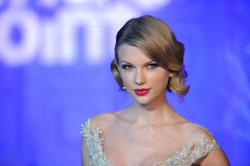 Taylor Swift at Winter Whites Gala — photo 64