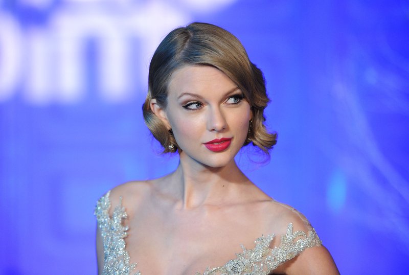 Taylor Swift at Winter Whites Gala — photo 65