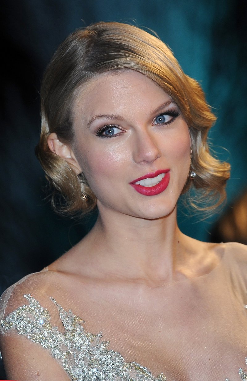 Taylor Swift at Winter Whites Gala — photo 93
