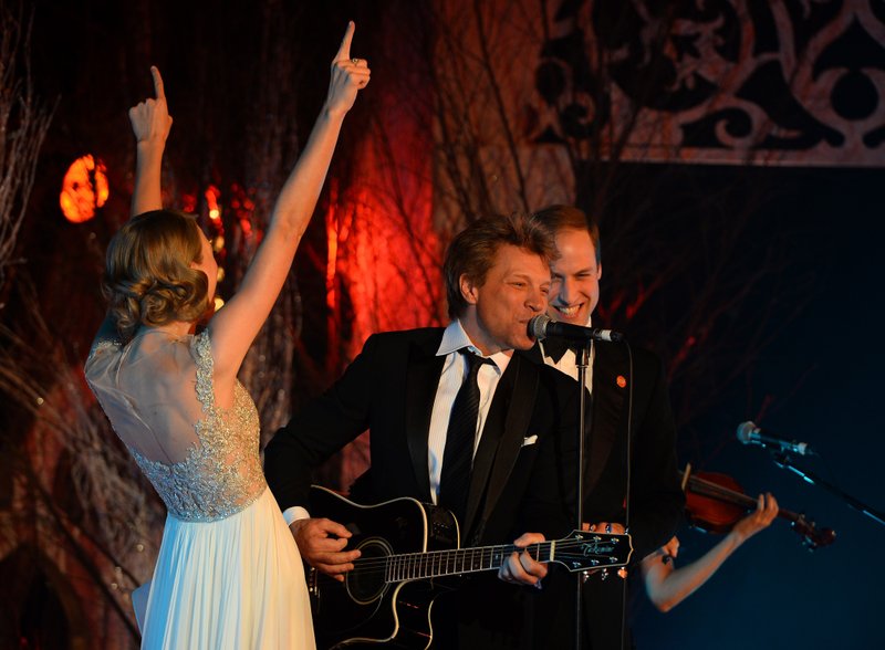 Taylor Swift at Winter Whites Gala — photo 144