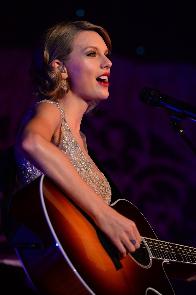 Taylor Swift at Winter Whites Gala — photo 145