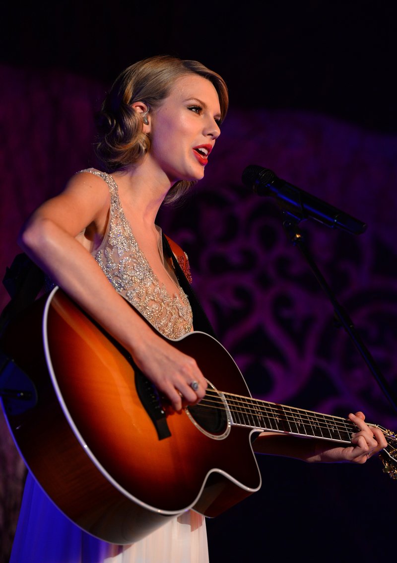 Taylor Swift at Winter Whites Gala — photo 147