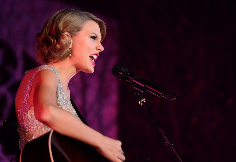 Taylor Swift at Winter Whites Gala — photo 148