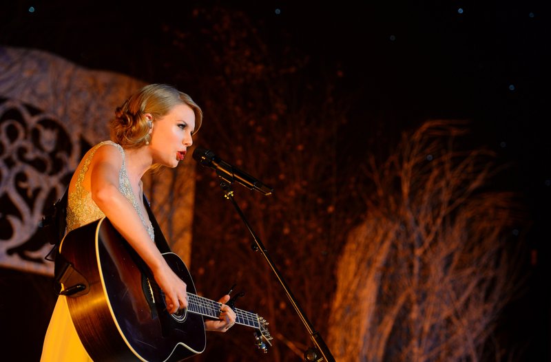 Taylor Swift at Winter Whites Gala — photo 150