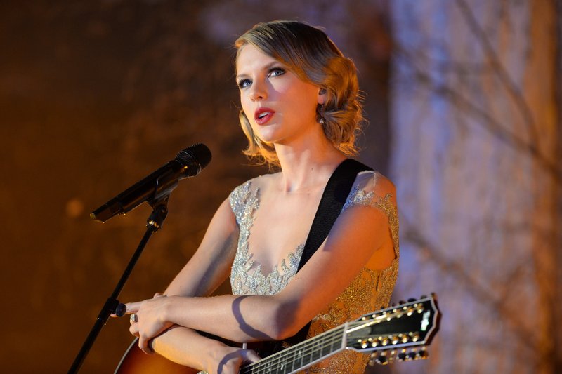 Taylor Swift at Winter Whites Gala — photo 172