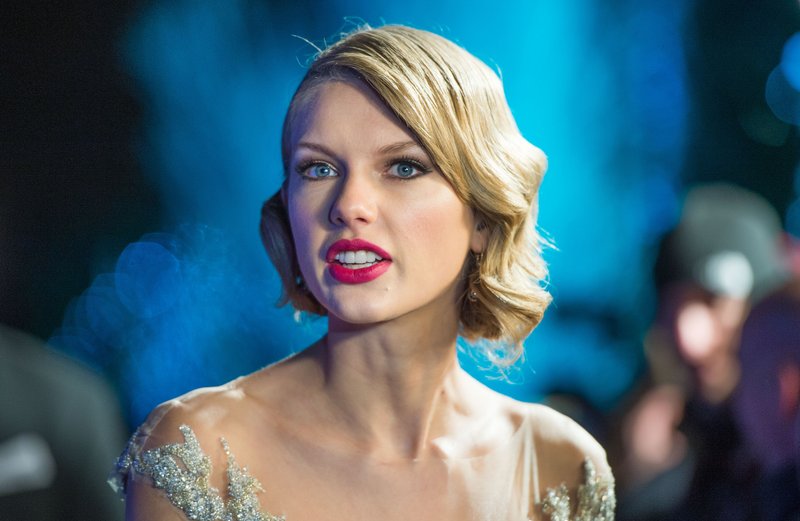 Taylor Swift at Winter Whites Gala — photo 191