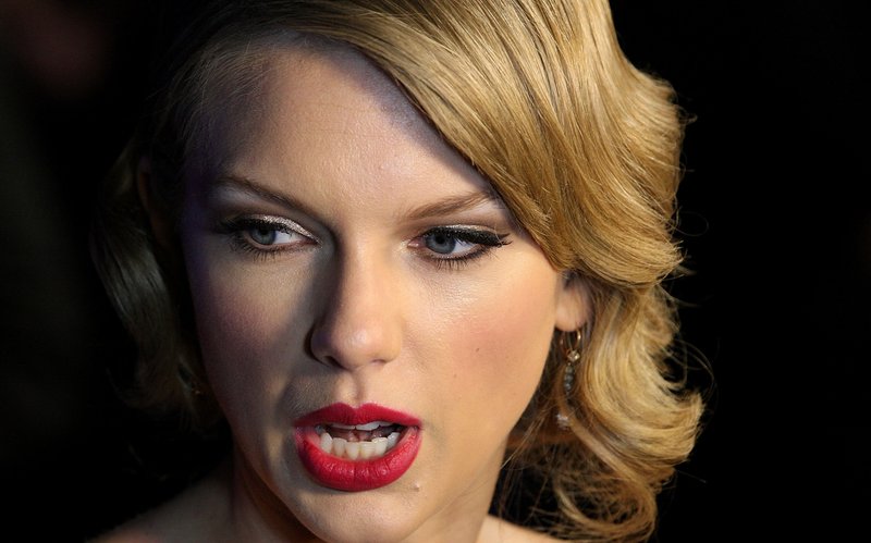 Taylor Swift at Winter Whites Gala — photo 195