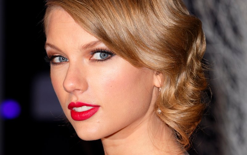 Taylor Swift at Winter Whites Gala — photo 201